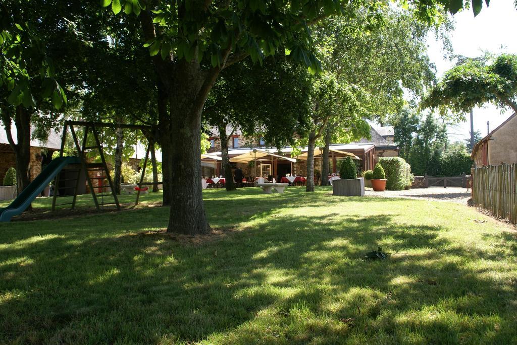 Les Roulottes&Cottages du Moulin Chenillé-Changé Extérieur photo
