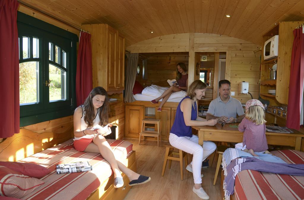 Les Roulottes&Cottages du Moulin Chenillé-Changé Extérieur photo